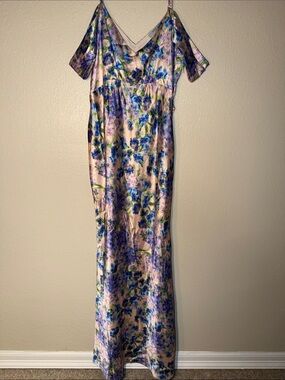 5/$25💗 ASOS Hope & Ivy Maternity, Floral Slip maxi with over the shoulder cuffs